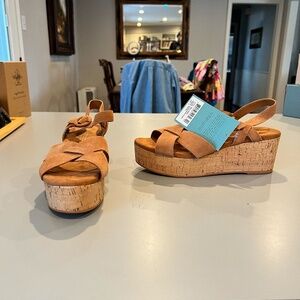 Tom's Willow Camel Brown Sueude size 8